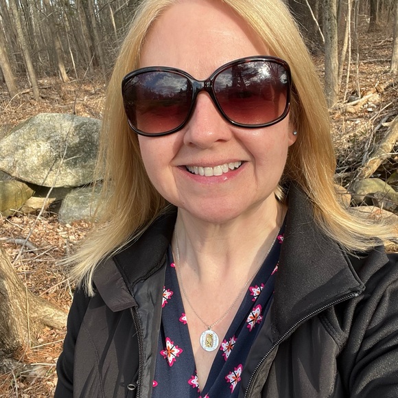 Meet your Posher, Lorrinda - Picture 1 of 2